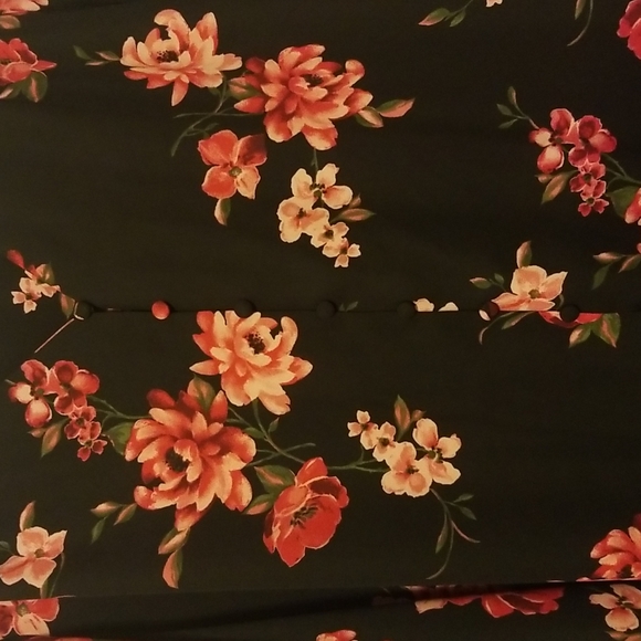 All over long sleeve floral tunic. - Picture 4 of 7